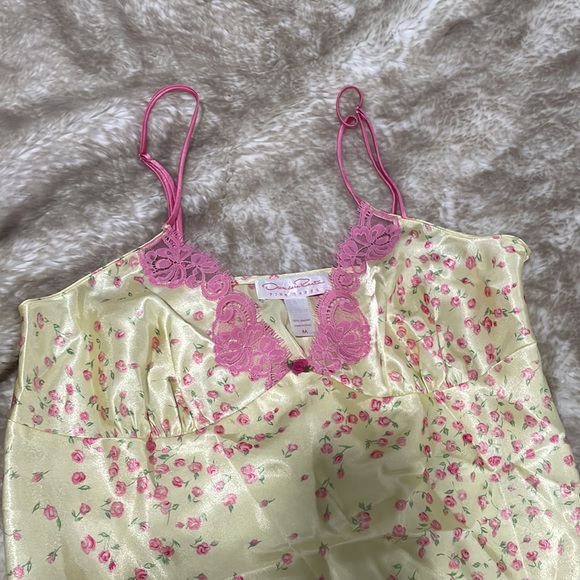 Oscar de la Renta Nightgown - Picture 9 of 9